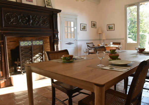 salon des petits-déjeuners des chambres d'hôtes et cabane perchée, près de Bergerac - Domaine Bellevue Cottage